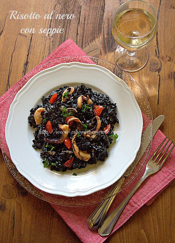 Risotto al nero con seppie Black risotto with cuttlefish